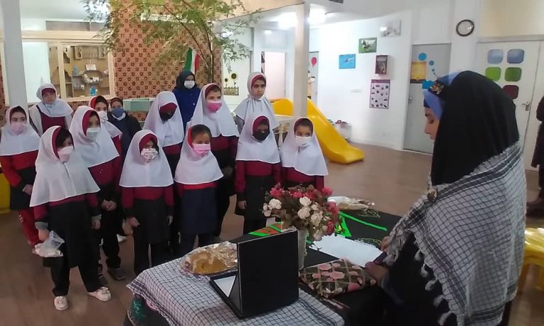دکلمه خوانی دانش آموز مونا میرزائی به مناسبت سالگرد شهادت حاج قاسم