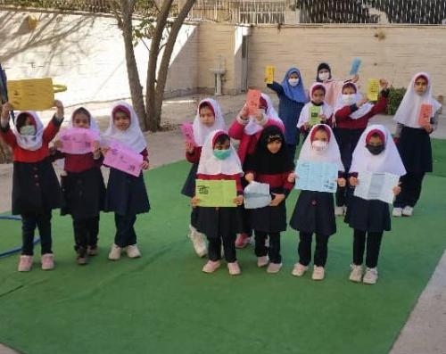 اهداء بروشور روز پیشگیری از سوانح سوختگی