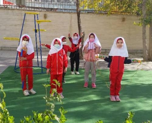 ورزش و آمادگی جسمانی با حضور معلم گرامی خانم یراقی کارشناس ارشد تربیت بدنی